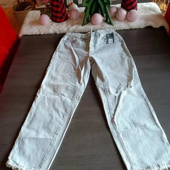 Universal Threads woman's Light Blue Jeans. NWT. Size 8/29 - Picture 2 of 7